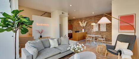 Apartment (2 Bedrooms) | Front of property