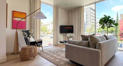 Rooftop w/ Views: Modern Little Italy Townhome