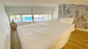 Een strijkplank/strijkijzer, gratis wifi, beddengoed