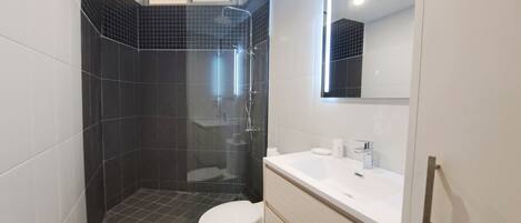 シャワー、タオル