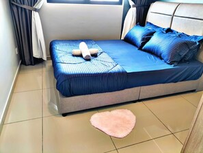 3 bedrooms, iron/ironing board, WiFi - cozy family stay seaview & airport view batu maung (Bayan Lepas)
