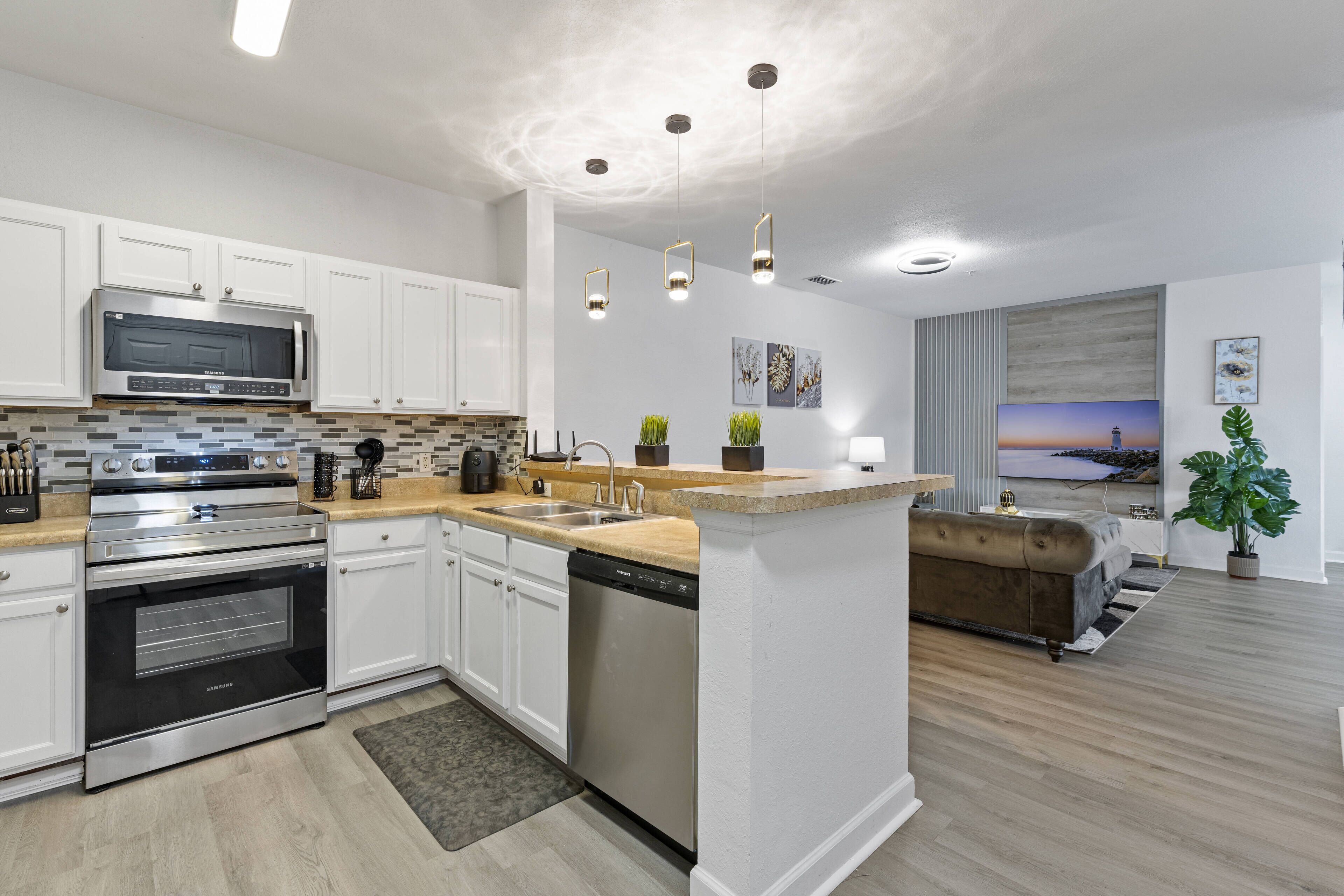 Mikrowelle, Ofen, Herdplatte, Geschirrspüler