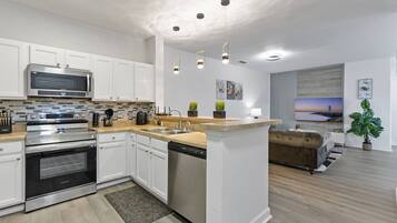 Mikrowelle, Ofen, Herdplatte, Geschirrspüler