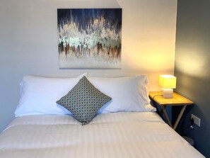4 bedrooms, desk, iron/ironing board, travel cot - Wild Atlantic Way! Large Home Near Town Centre King Beds Projector  (Donegal)