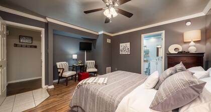 The Getaway...your perfect place to unwind - with hot tub just for guests.