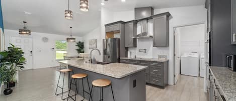 Kühlschrank, Herdplatte, Geschirrspüler