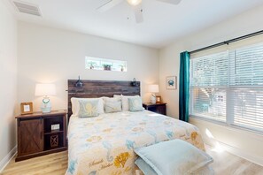 3 slaapkamers, een strijkplank/strijkijzer, internet, beddengoed