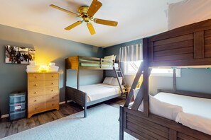 3 chambres, bureau, accès Internet, draps fournis