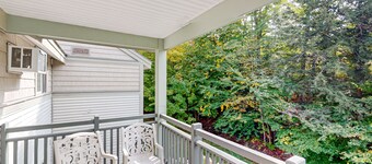 Ski-in/ski-out third-floor condo, lift views, pools, fireplace, balcony, & Wifi