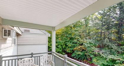 Ski-in/ski-out third-floor condo, lift views, pools, fireplace, balcony, & Wifi