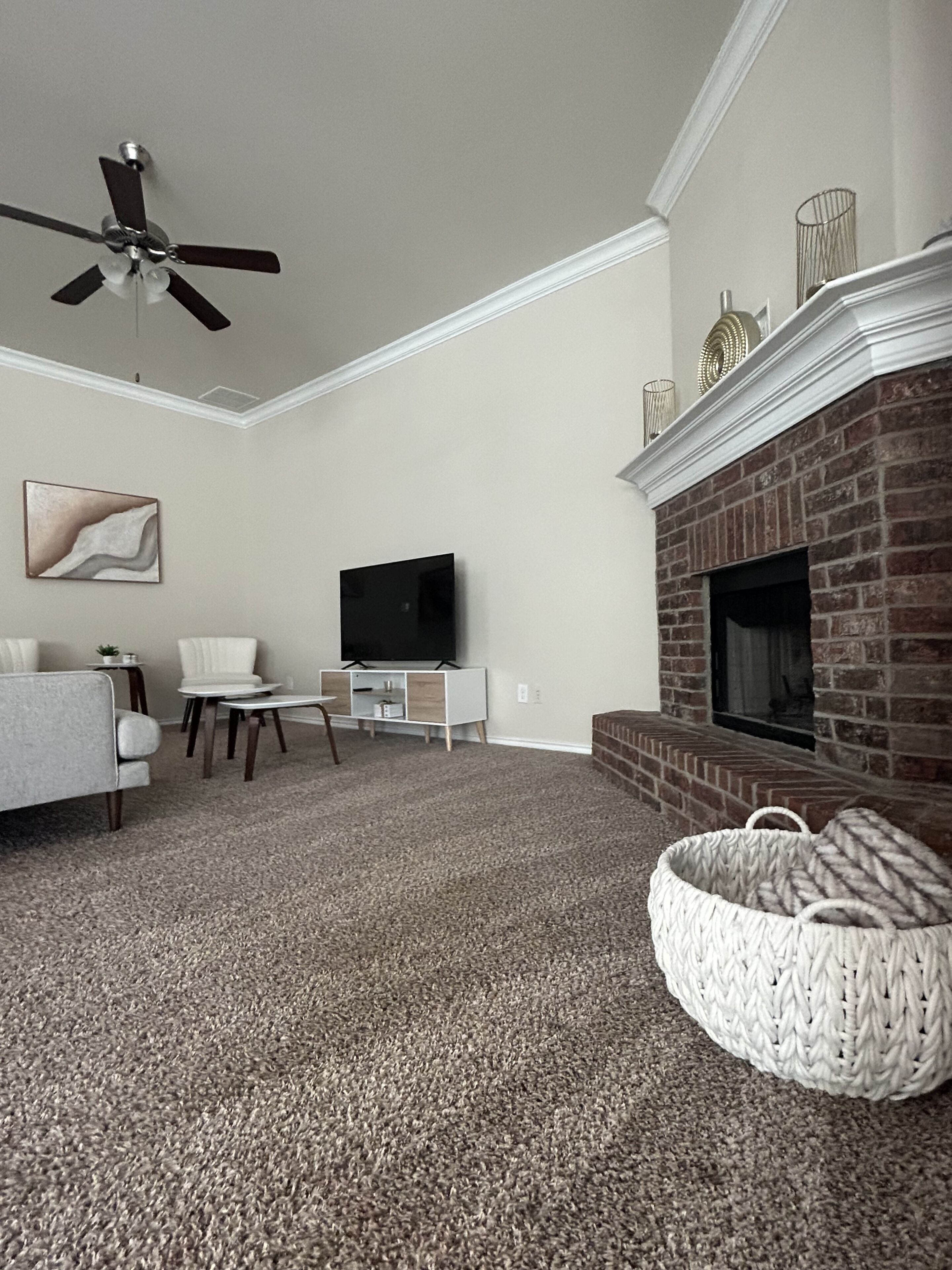 Smart TV, fireplace, table football, ping pong