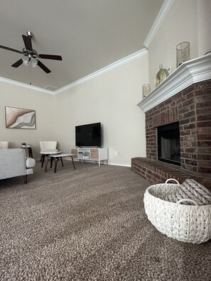 Smart-TV, peis, fotballspill og bordtennis