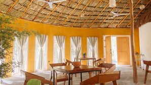 A room with a thatched roof, wooden furniture, and curtains. - Casa con Habitación Doble, Casa Maya (Izamal)