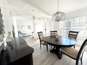 Dining - Stunning Villa in Golfer's Paradise/Canal Views (Rotonda West)