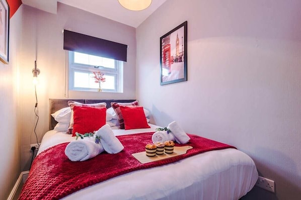 2 bedrooms, iron/ironing board, travel cot, WiFi