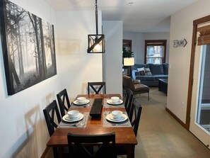 Dining - Allegheny 2 King Beds, Village View (Snowshoe)