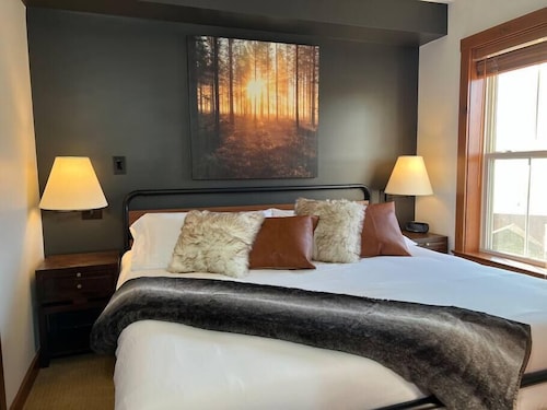 Allegheny 2 King Beds, Village View