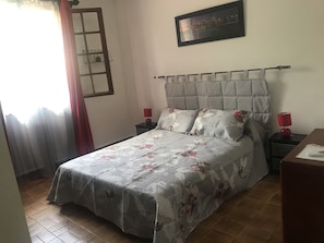 2 Schlafzimmer, Bügeleisen/Bügelbrett, kostenloses WLAN