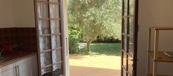 Appartement en rez de chaussée de villa en bord de mer, 150 m de la plage