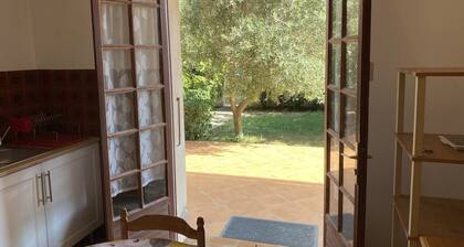 Appartement en rez de Chaussée de Villa en Bord de Mer, 150 m de la Plage