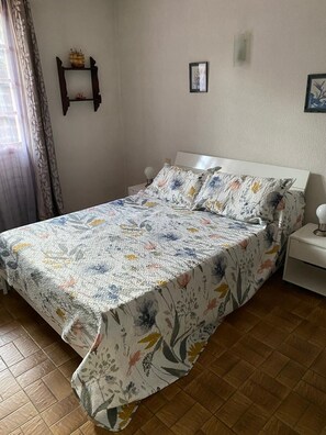 2 bedrooms, iron/ironing board, free WiFi