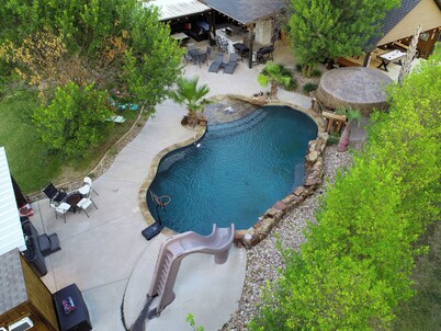The Gotti Ranch/ Gameroom/ Pool/ Gym/ Theater/ Tiki bar/ Mariokart/ Hot tub/ PS4