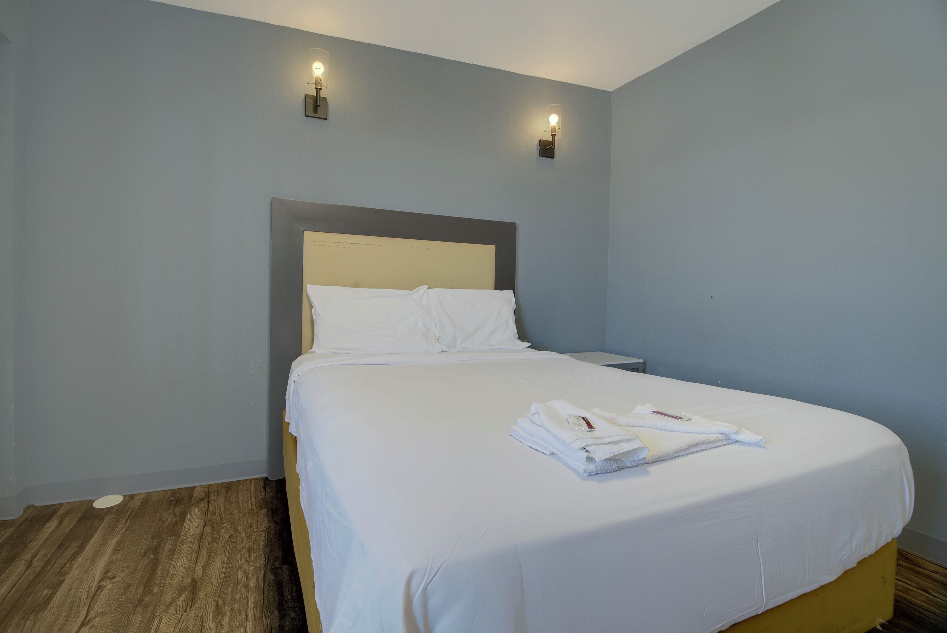 Desk, iron/ironing board (on request), WiFi (free), bed sheets