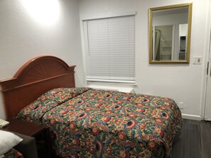 Standard Room, Non Smoking, Refrigerator & Microwave | Desk, laptop workspace, free WiFi, bed sheets - Solano Inn (Vallejo)