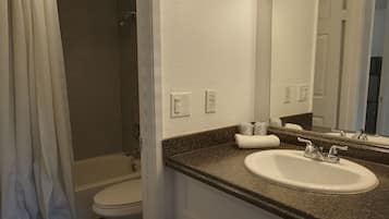 Room, 1 King Bed, Non Smoking, Kitchenette | Bathroom