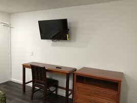 Quarto standard, para não fumantes, geladeira e micro-ondas | Comodidades do quarto