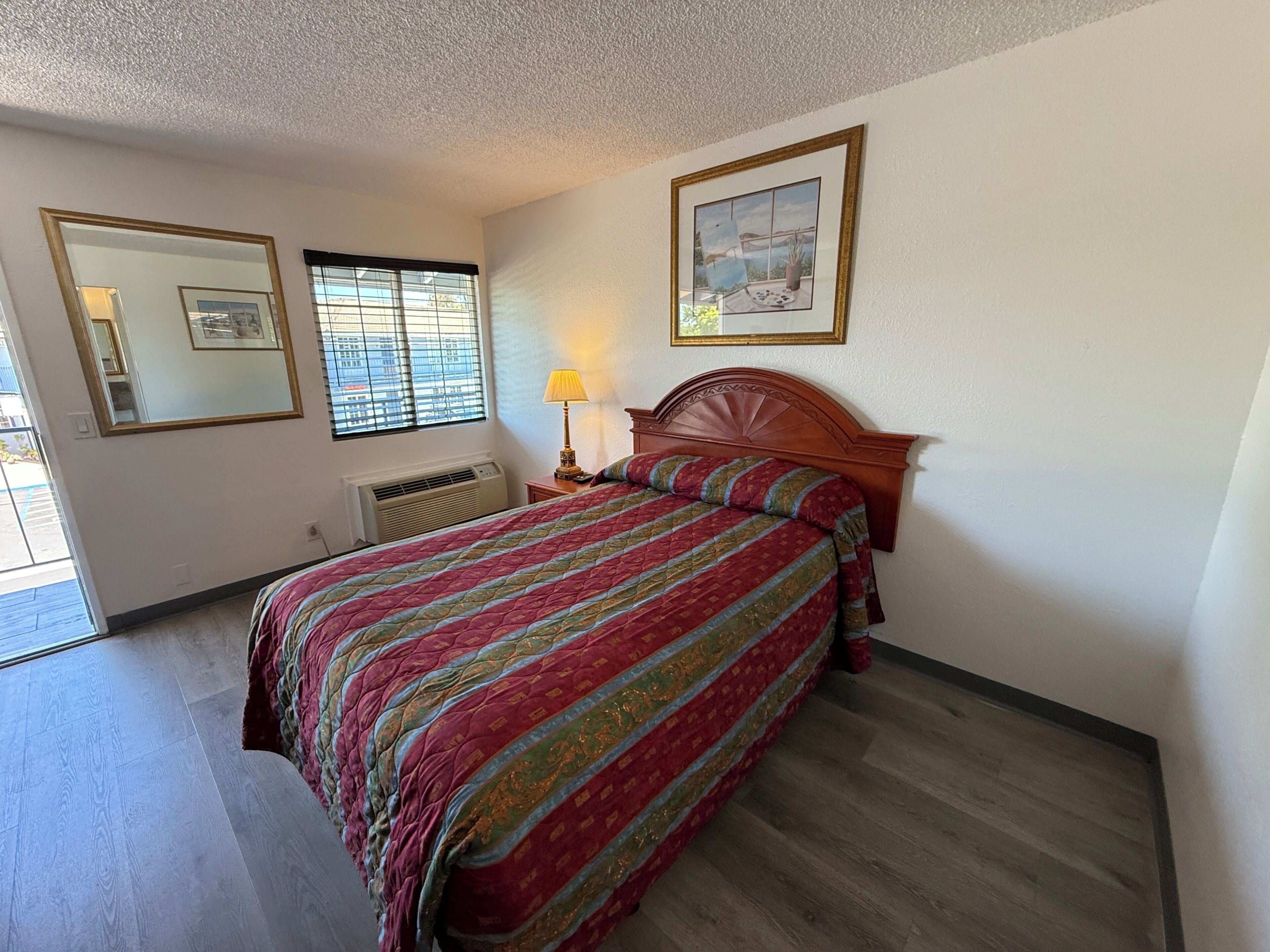 Desk, iron/ironing board (on request), WiFi (free), bed sheets