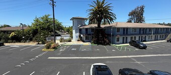 Solano Inn Vallejo Napa Valley / Six Flags