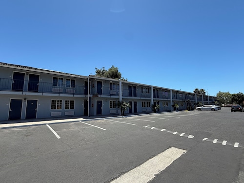 Solano Inn Vallejo Napa Valley / Six Flags