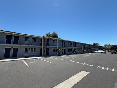 Solano Inn Vallejo Napa Valley / Six Flags