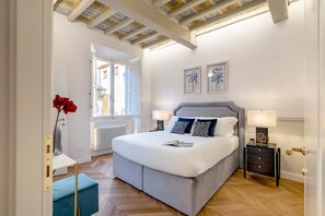 3 habitaciones, tabla de planchar con plancha, wifi y ropa de cama 