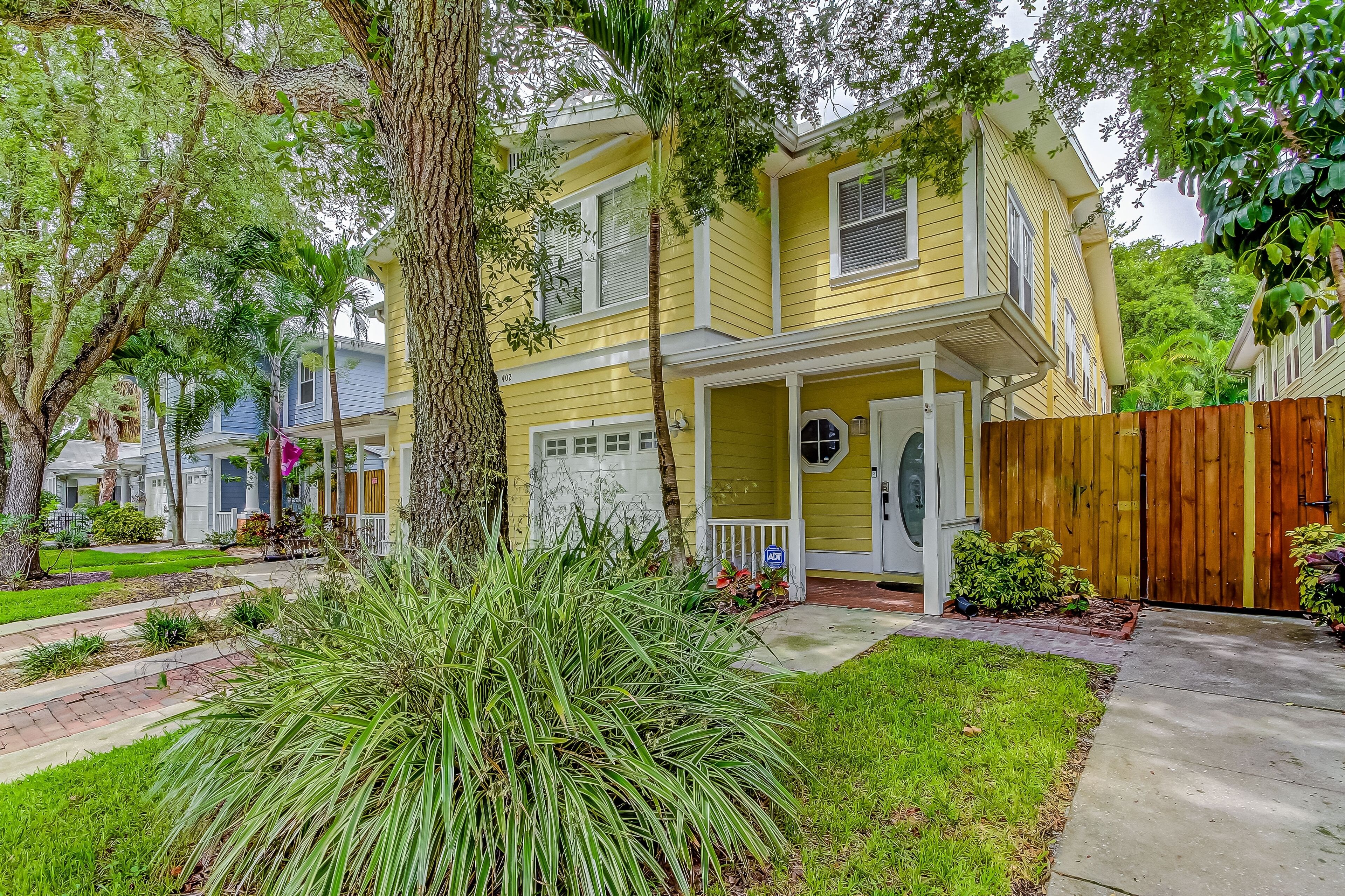 Charming & modern townhome w/ patio, AC, & W/D - close to beautiful waterfront