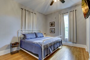 3 bedrooms, iron/ironing board, free WiFi, bed sheets