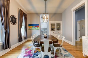 Dining - Oak Street Manor, Charming Home near Bathhouse Row! (Hot Springs)