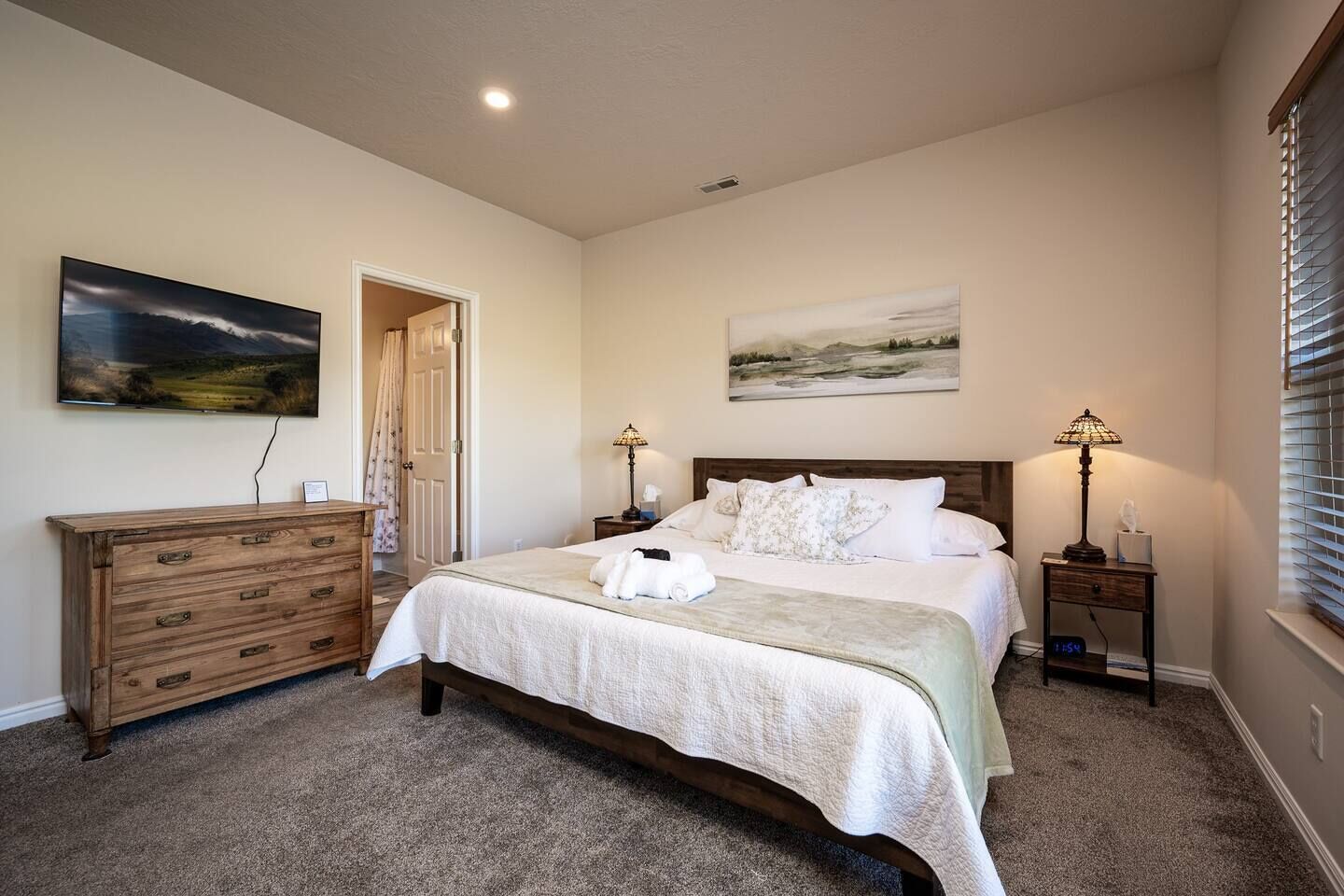 3 bedrooms, iron/ironing board, free WiFi, bed sheets