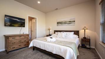 3 bedrooms, iron/ironing board, free WiFi, bed sheets