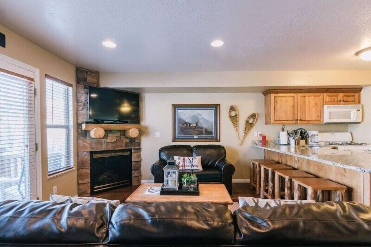 Smart TV, chimenea, futbolito y tenis de mesa 