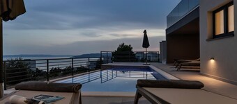 Villa VIP with heaed swimming pool and 4 Bedrooms, Several terraces with seaview