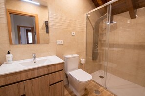 Hair dryer, towels, soap, toilet paper - Apartamentos Rurales Las Caldas SENDA VERDE, 15 minutes from downtown Oviedo (Oviedo)