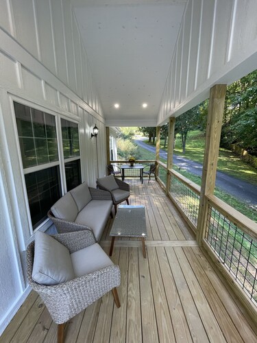 Brand new home less than one mile to Bryson City!