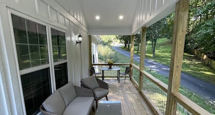 Brand new home less than one mile to Bryson City!