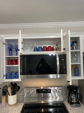 Refrigerador, microondas, parrilla de estufa y lavavajillas