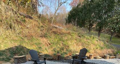 Brand new home less than one mile to Bryson City!