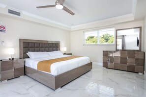 5 bedrooms, desk, iron/ironing board, travel cot - Amazing 5BR/3BA Villa Heated Pool near Hard Rock (Hollywood)