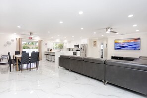 Interior - Amazing 5BR/3BA Villa Heated Pool near Hard Rock (Hollywood)