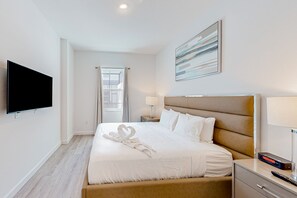 5 habitaciones, tabla de planchar con plancha y acceso a internet